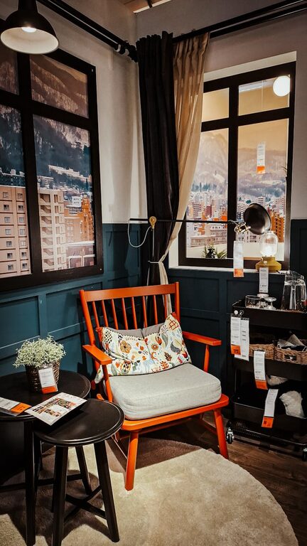 Jak efektywnie urządzić małe mieszkanie i zwiększyć komfort życia